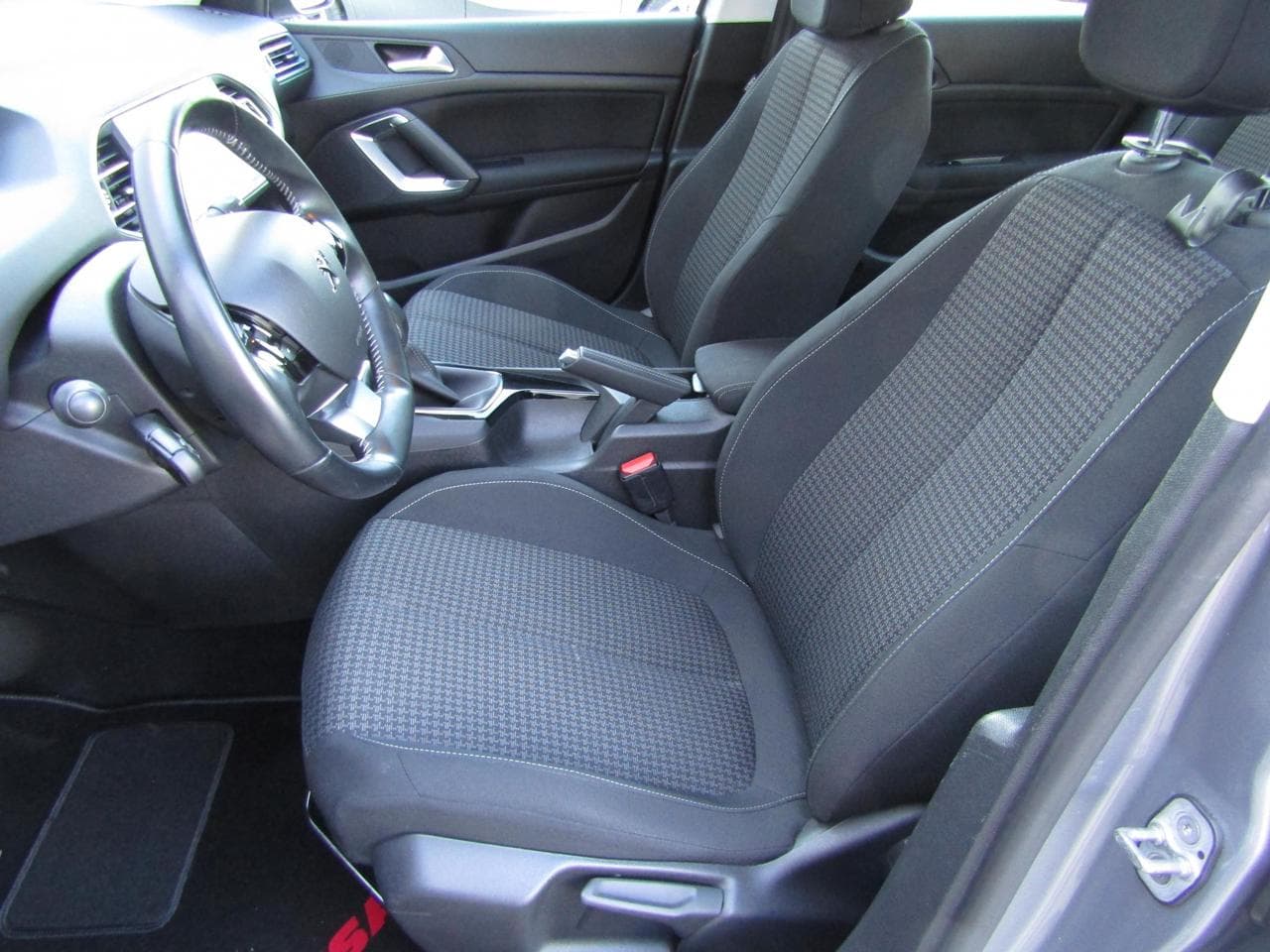 2018 Peugeot 308 - 9