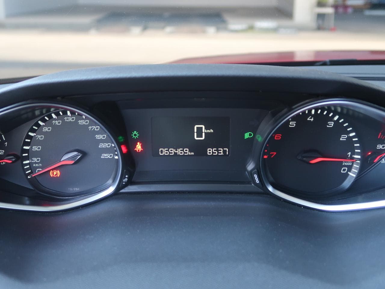 2018 Peugeot 308 - 17
