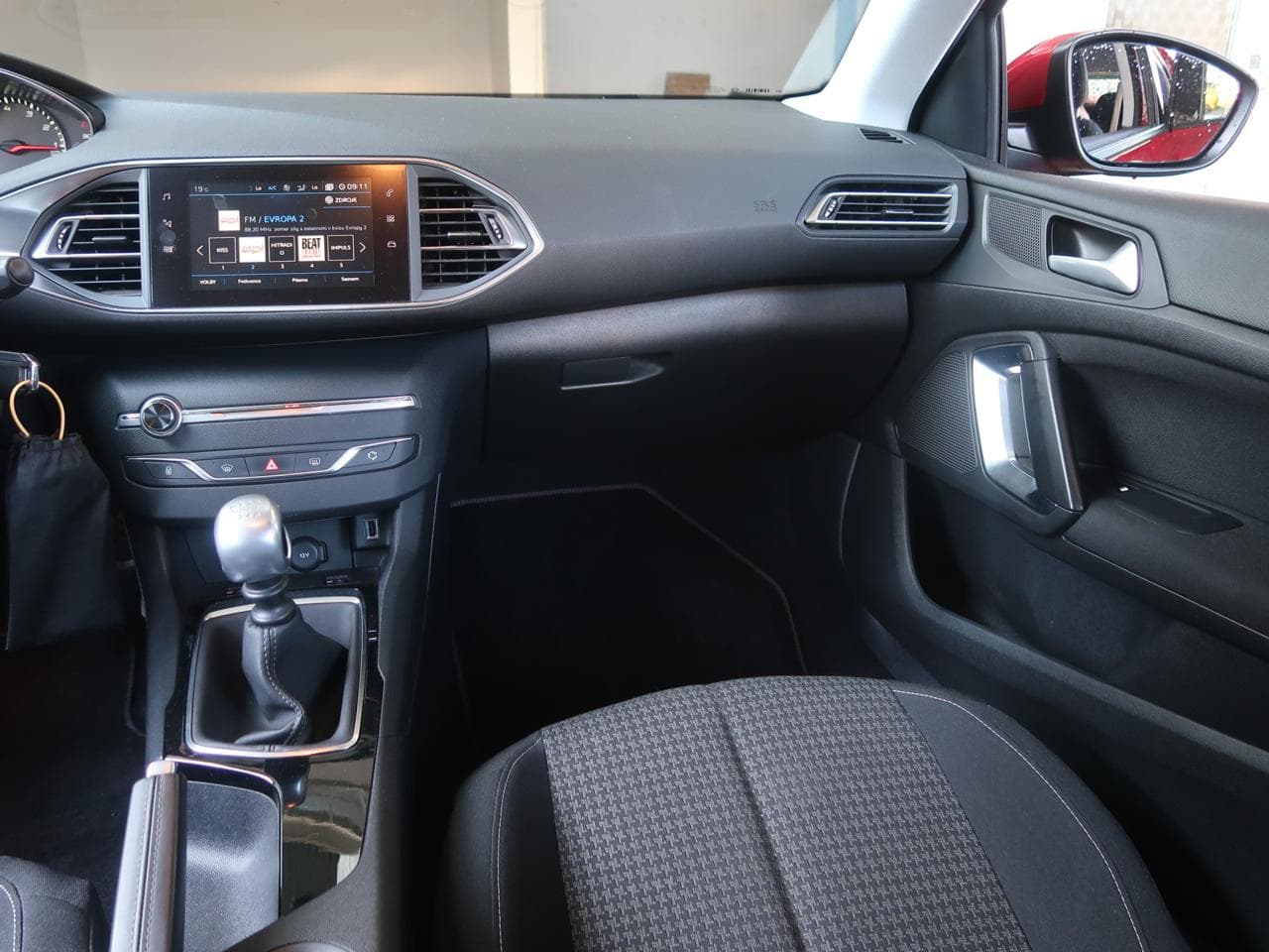 2018 Peugeot 308 - 11