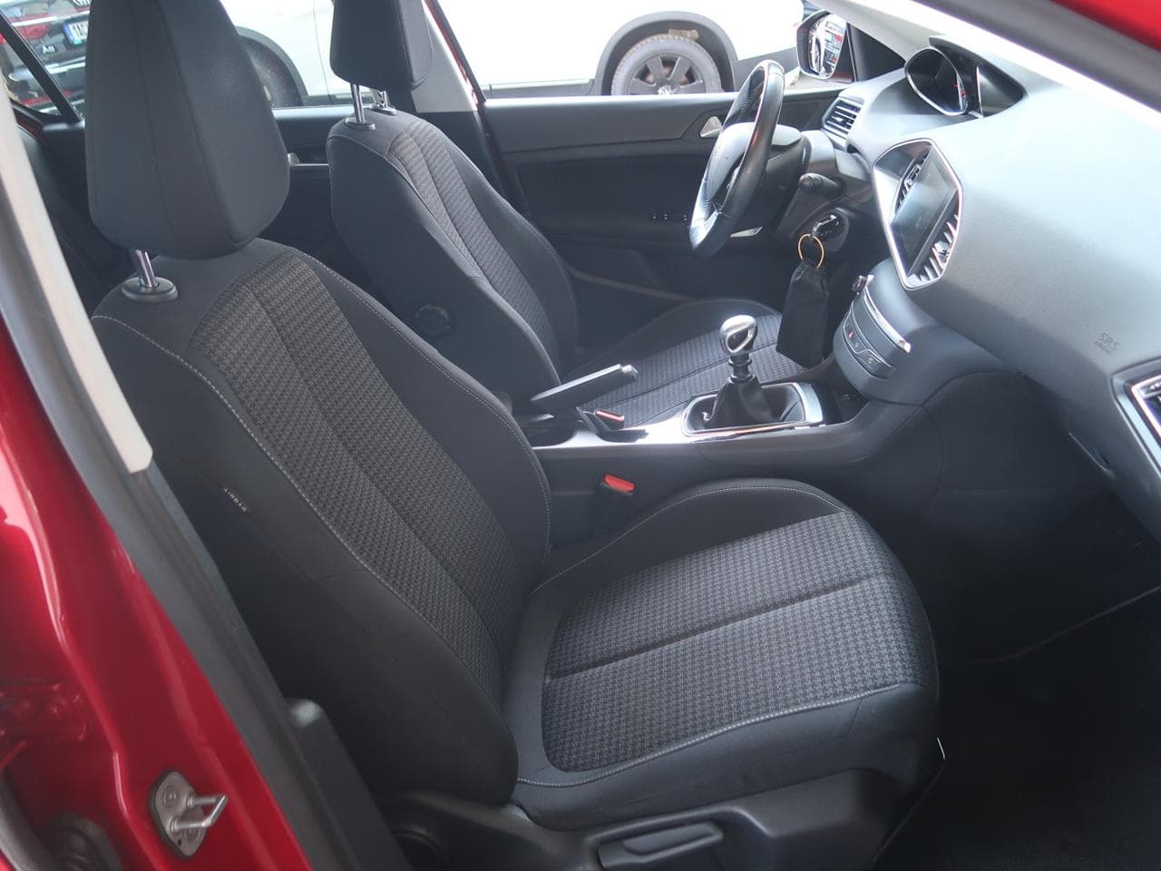 2018 Peugeot 308 - 12