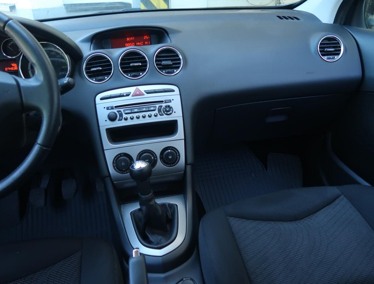2010 Peugeot 308 - 11