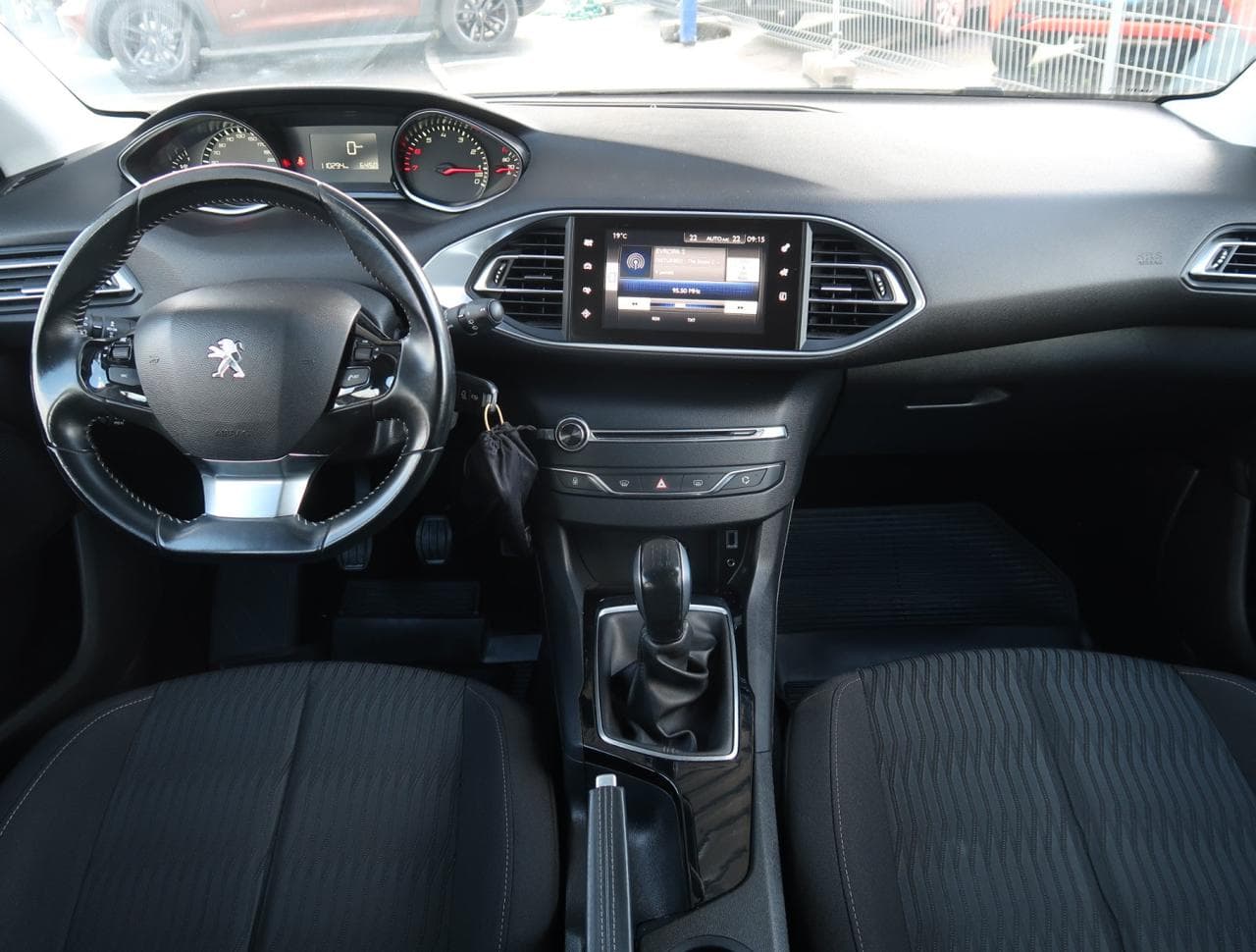 2017 Peugeot 308 - 18
