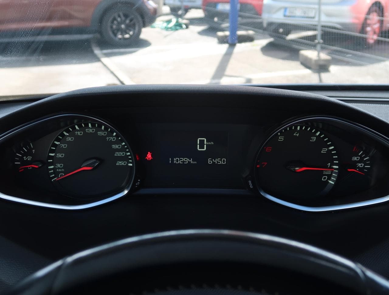 2017 Peugeot 308 - 32