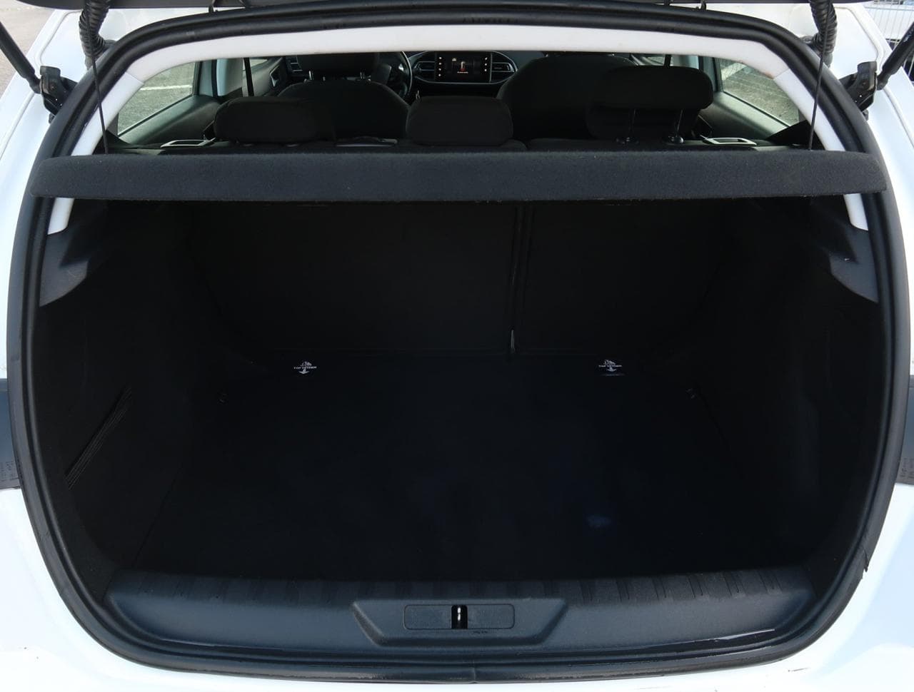 2017 Peugeot 308 - 39
