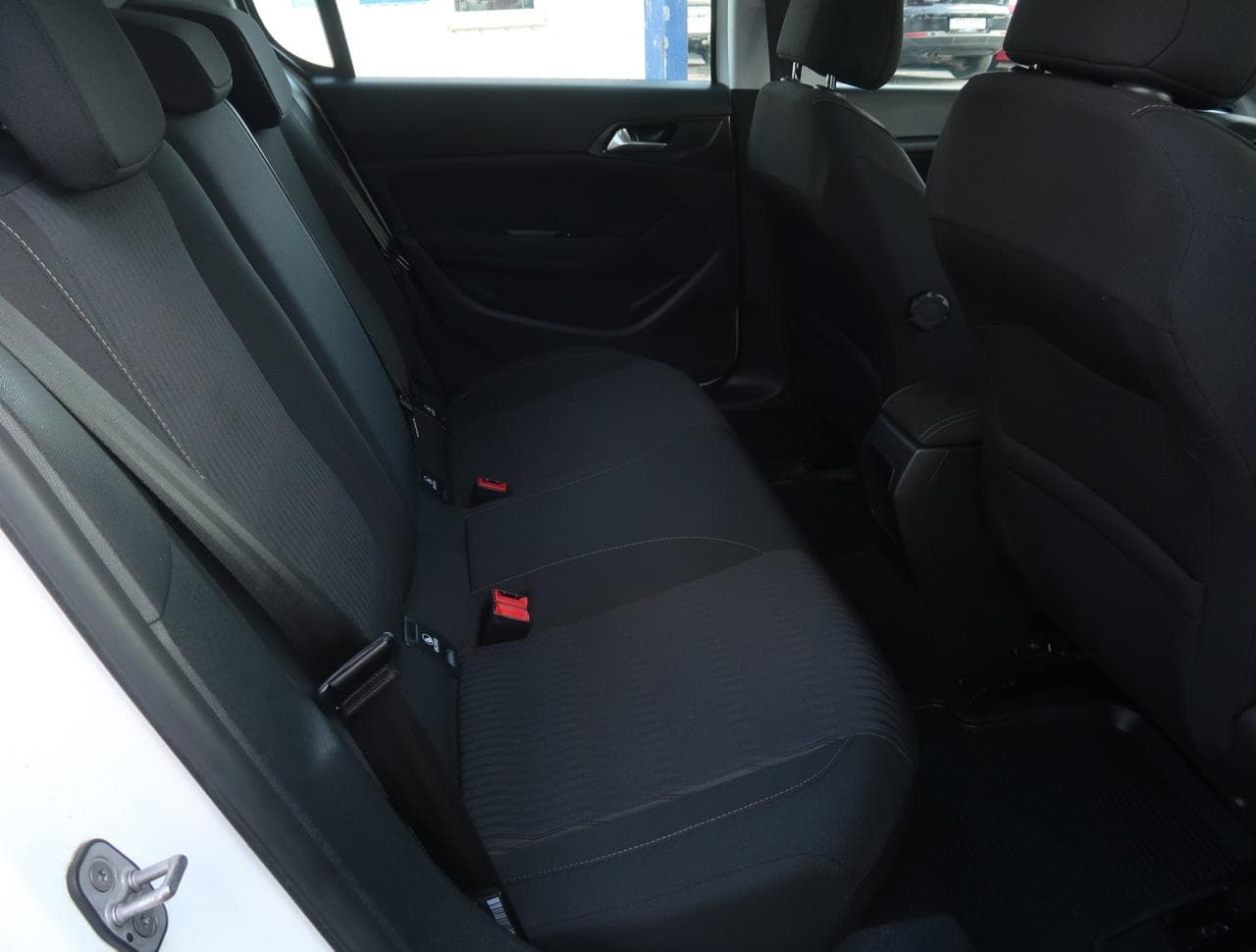2017 Peugeot 308 - 25