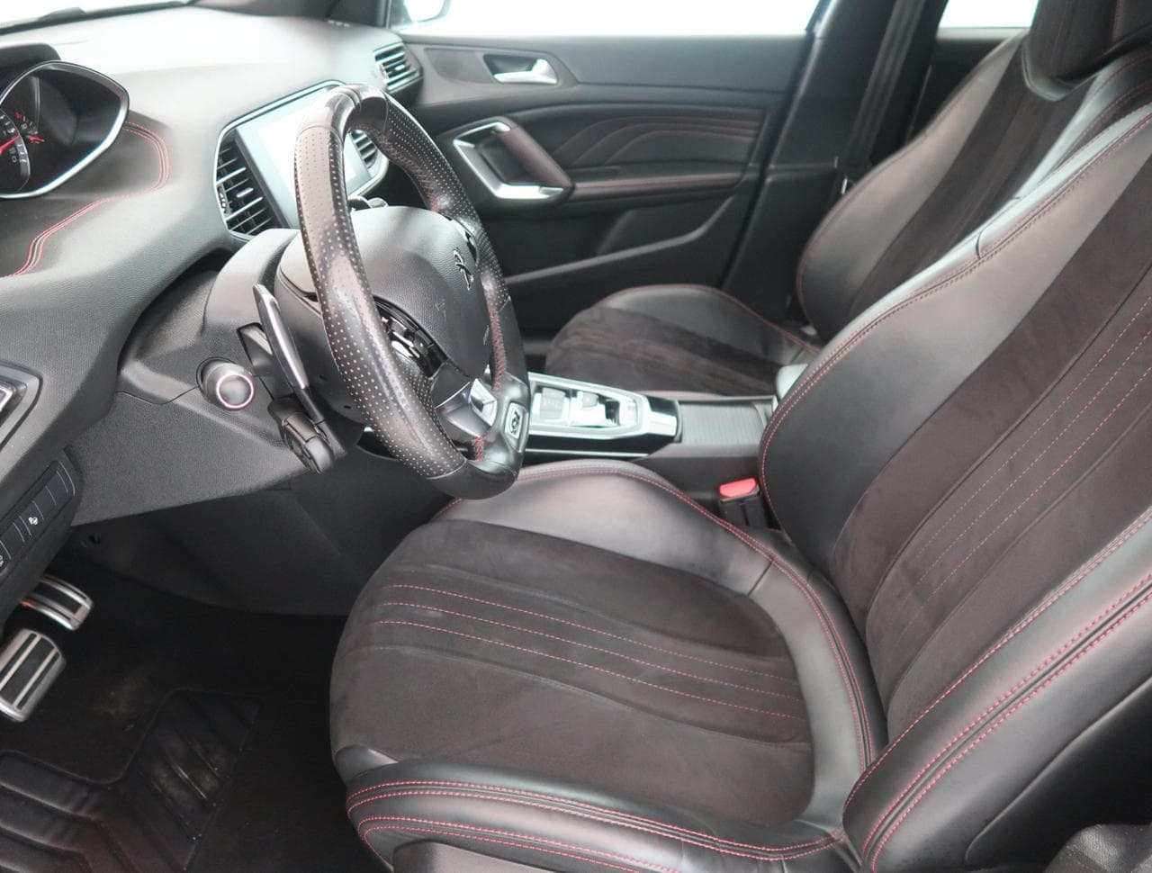 2016 Peugeot 308 - 16