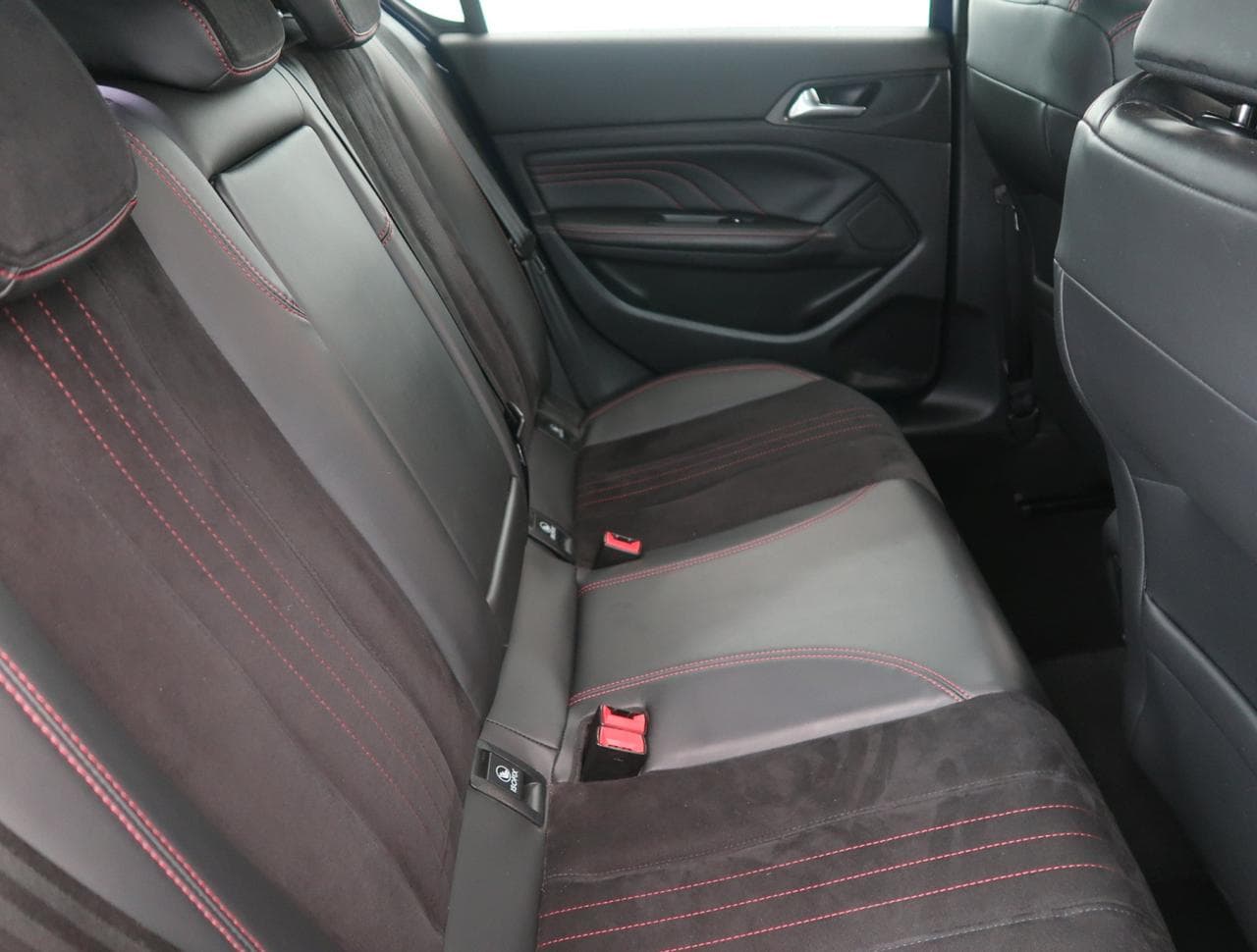 2016 Peugeot 308 - 13