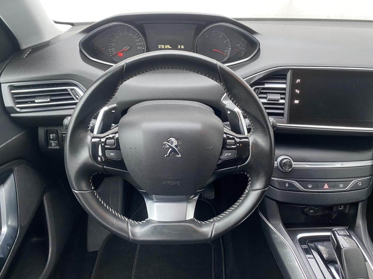 2018 Peugeot 308 - 11