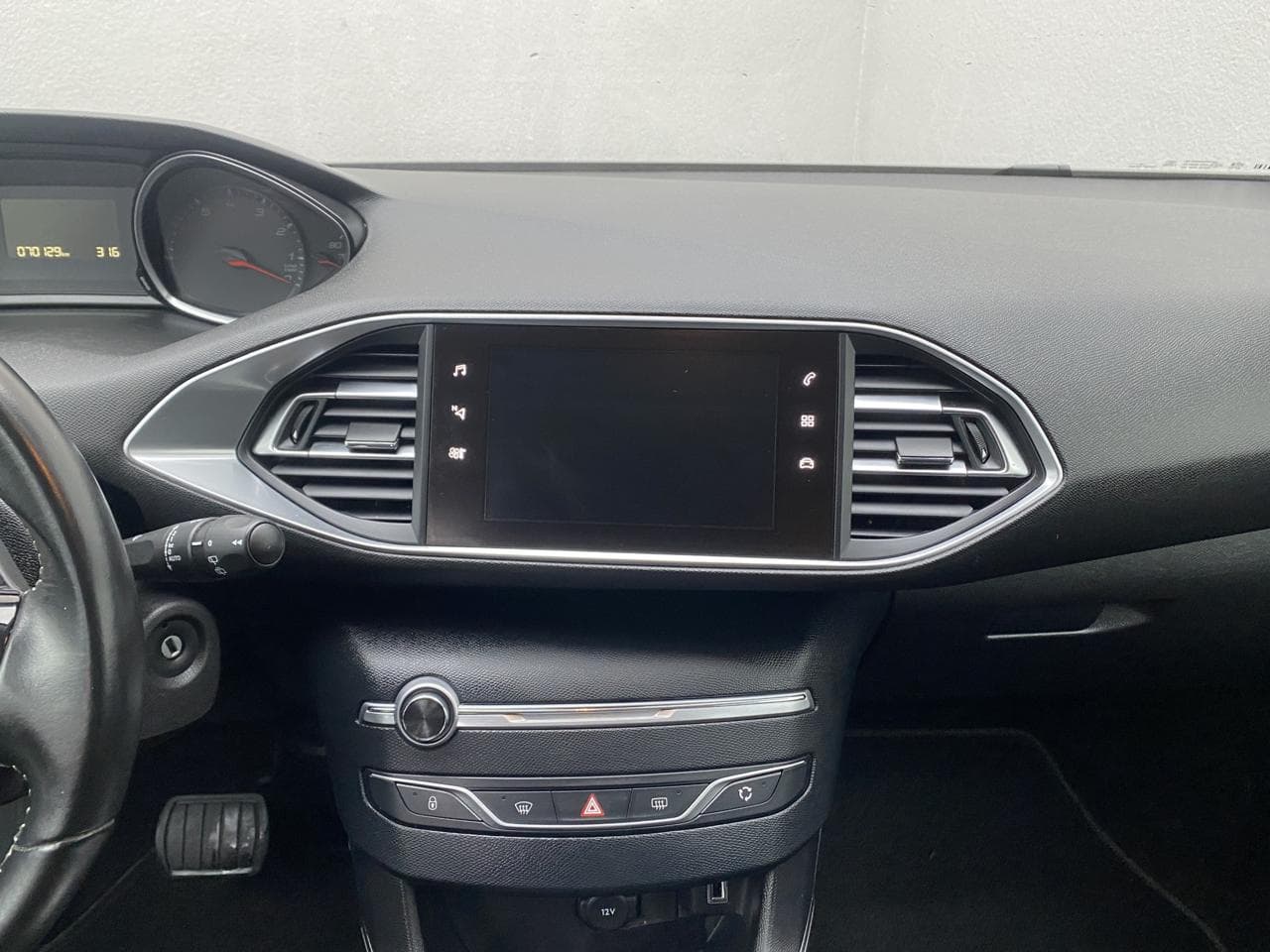 2018 Peugeot 308 - 12