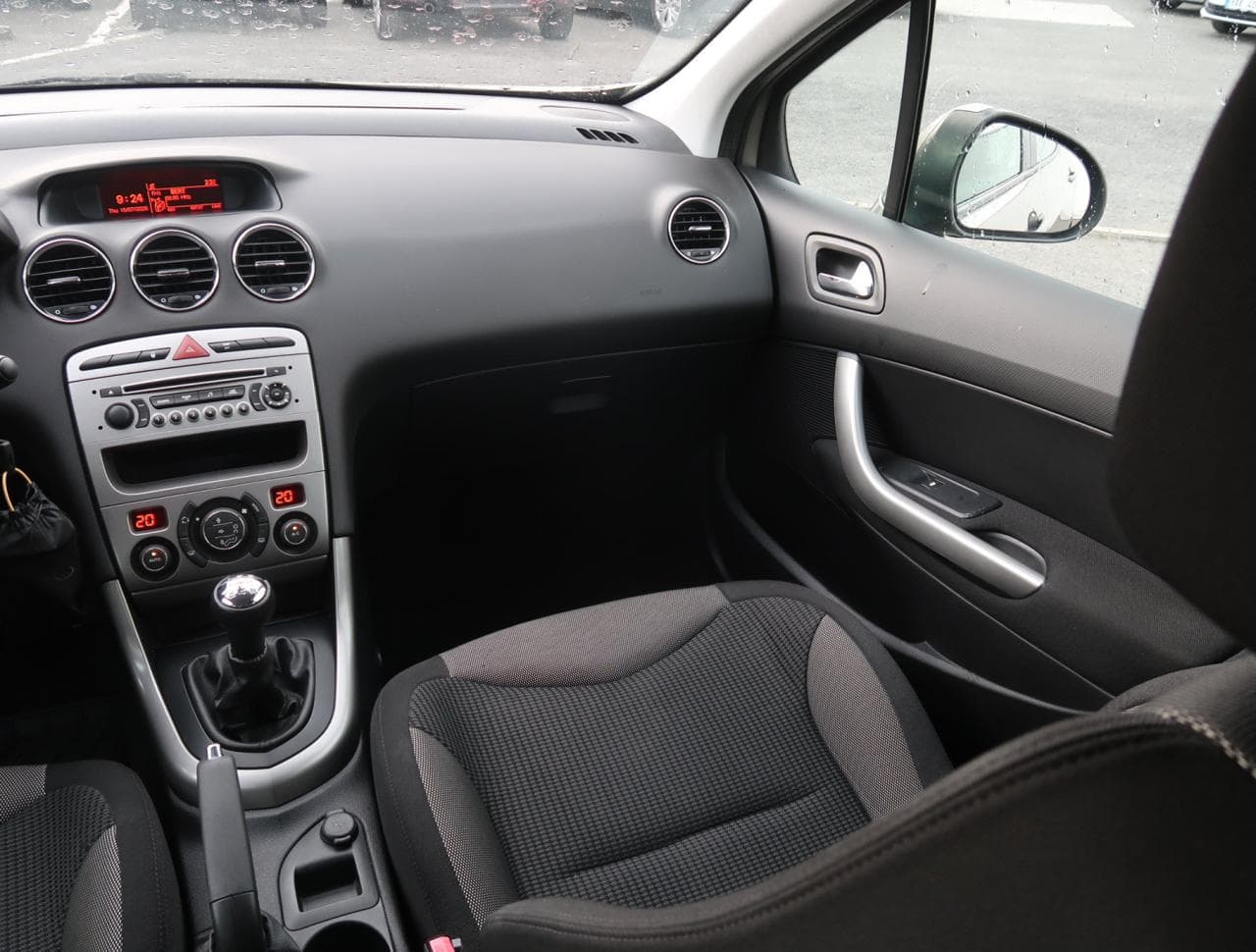 2012 Peugeot 308 - 11