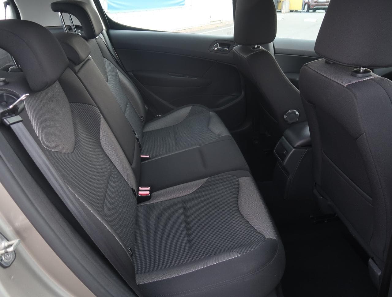 2012 Peugeot 308 - 13