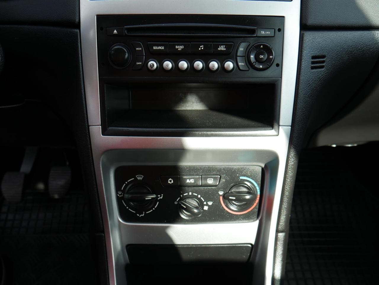 2008 Peugeot 307 - 13