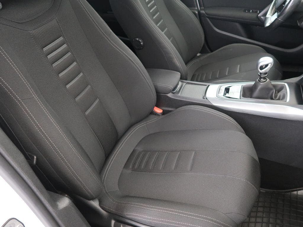 2014 Peugeot 308 - 13