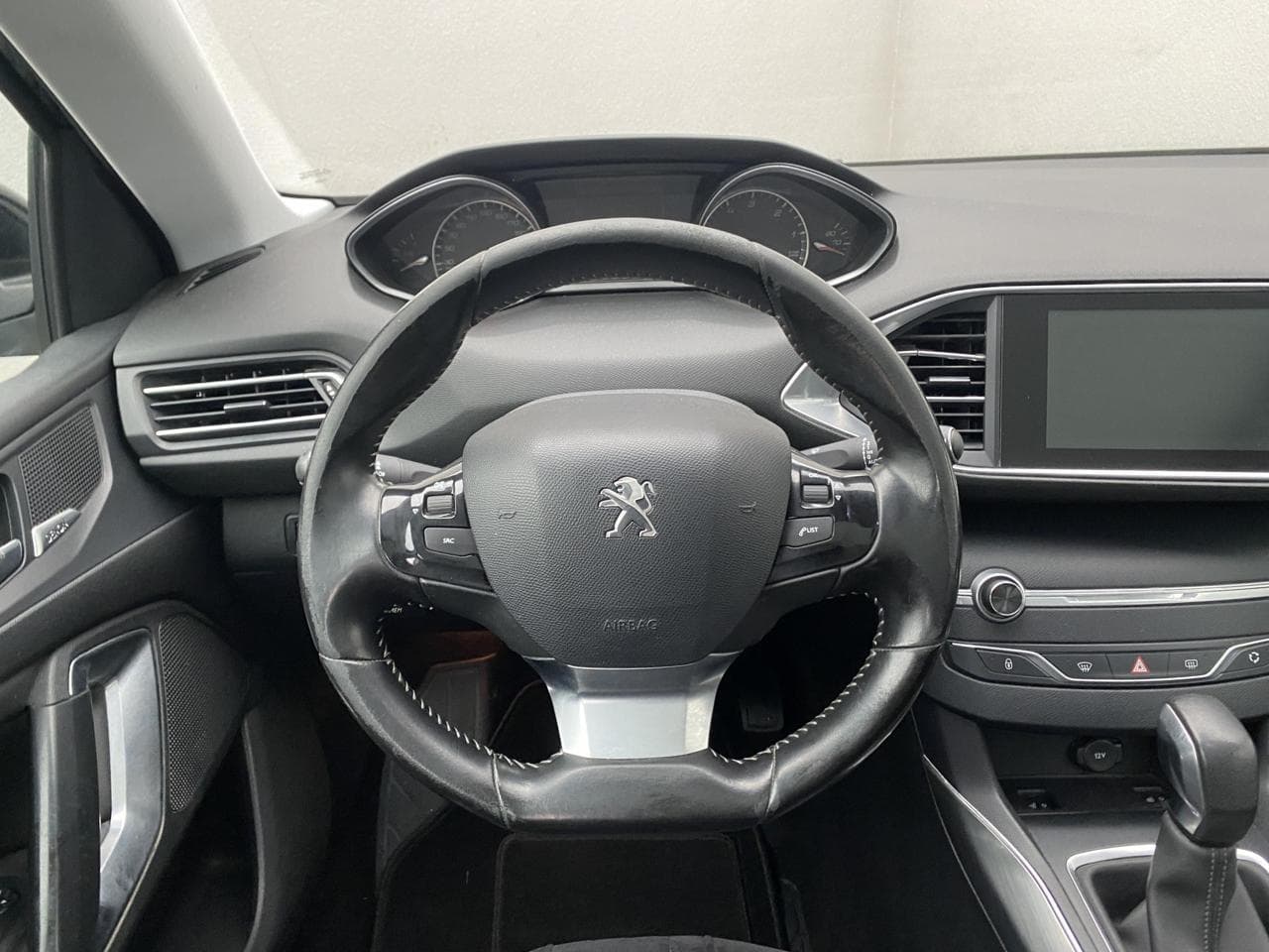 2016 Peugeot 308 - 11