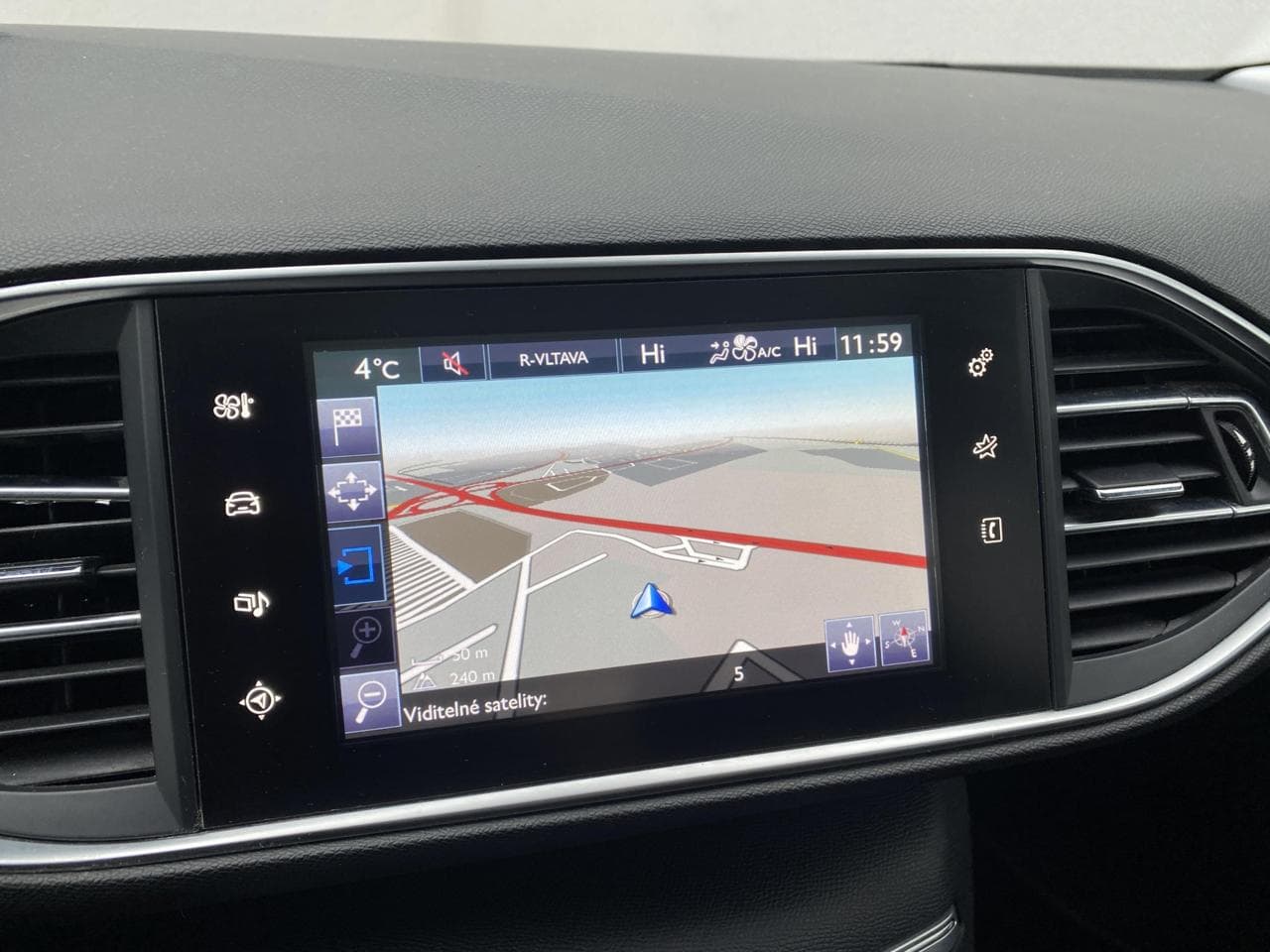 2016 Peugeot 308 - 16