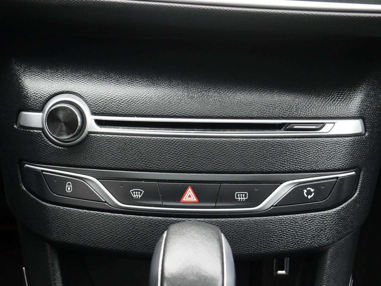 2015 Peugeot 308 - 14