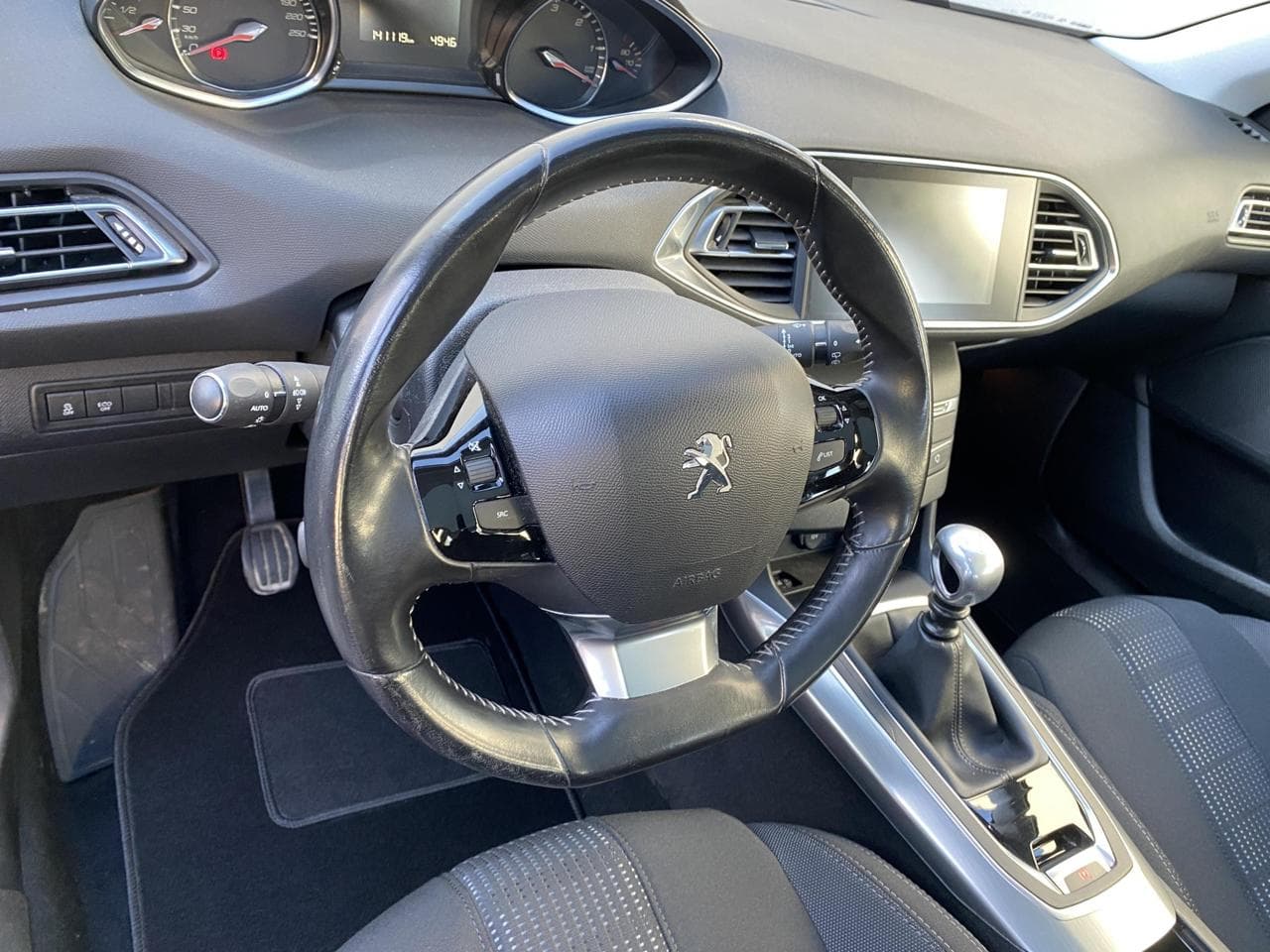 2015 Peugeot 308 - 12