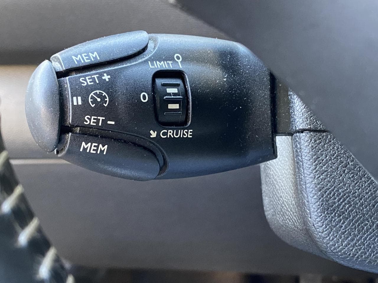 2015 Peugeot 308 - 13