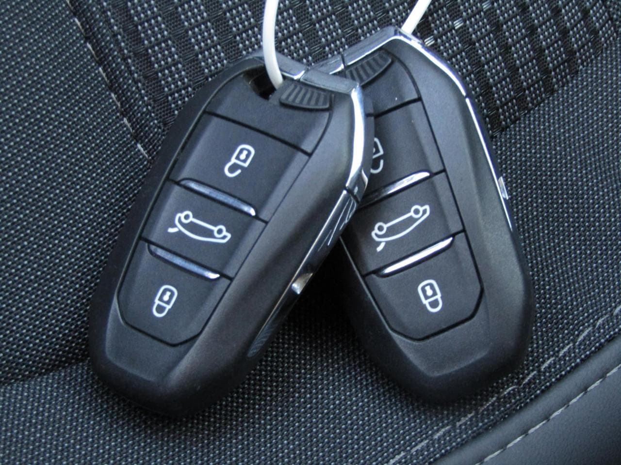 2017 Peugeot 308 - 16