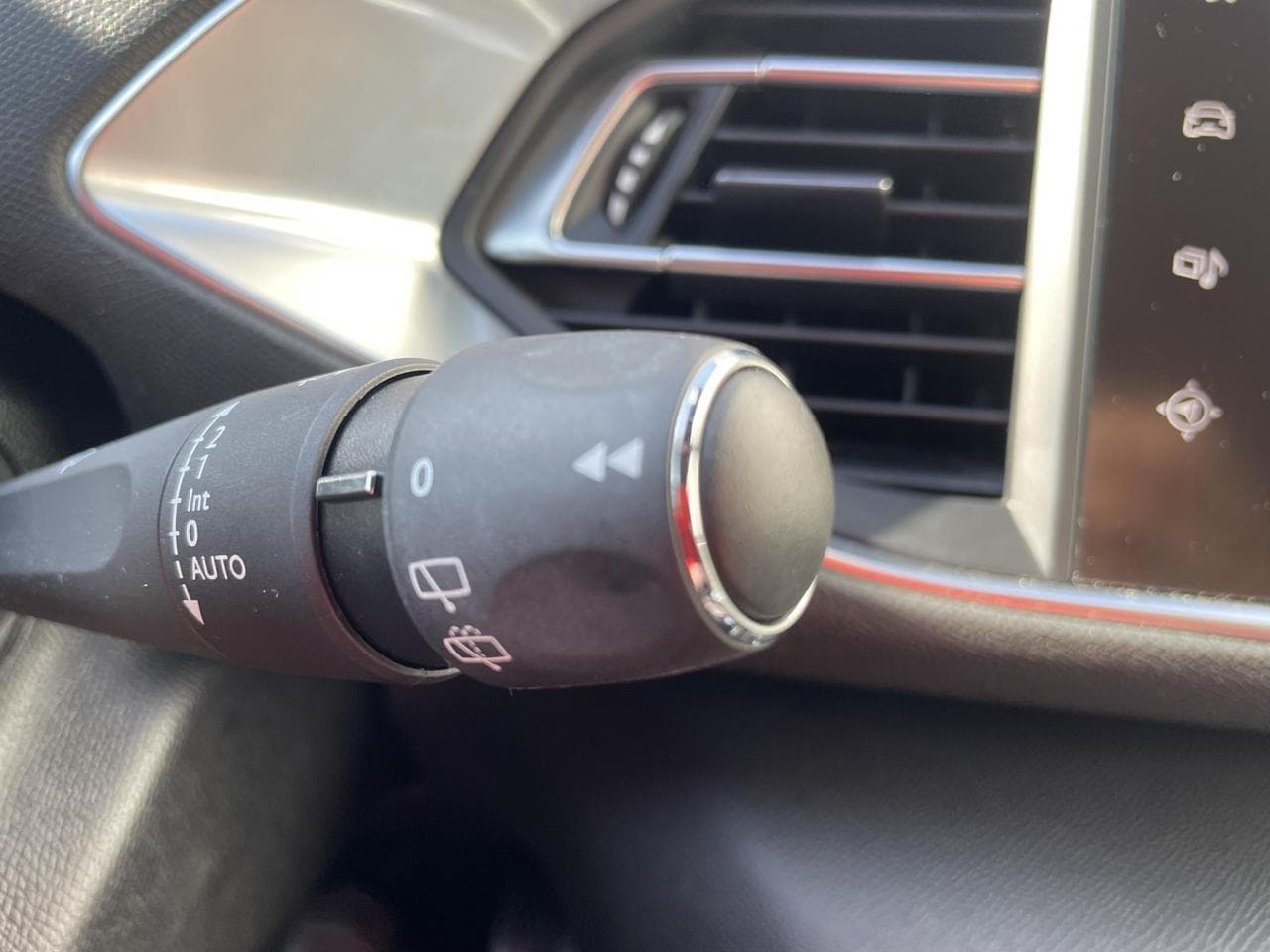 2017 Peugeot 308 - 19