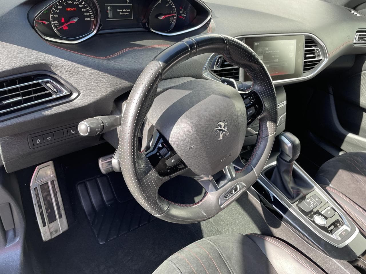 2017 Peugeot 308 - 11