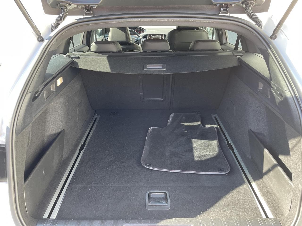 2017 Peugeot 308 - 7