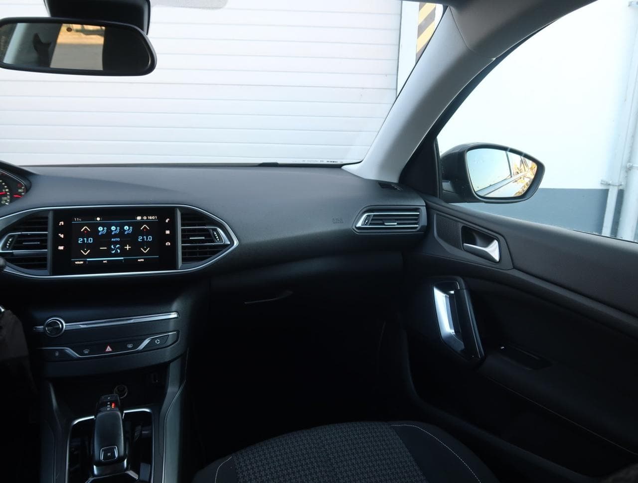 2019 Peugeot 308 - 11