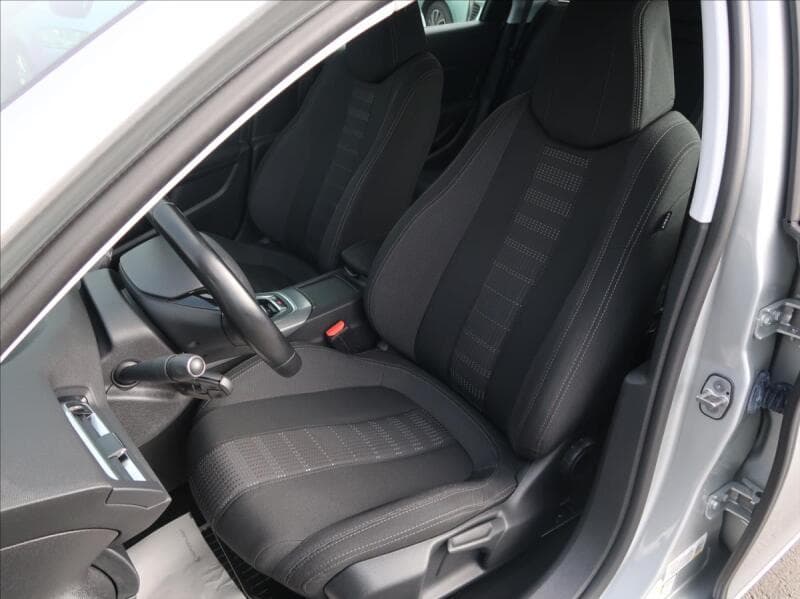 2016 Peugeot 308 - 10