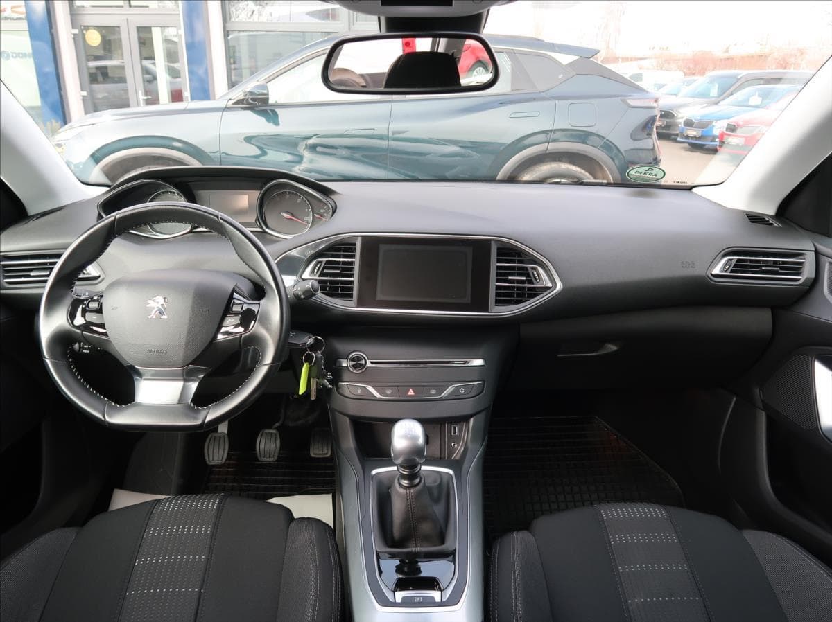 2016 Peugeot 308 - 16