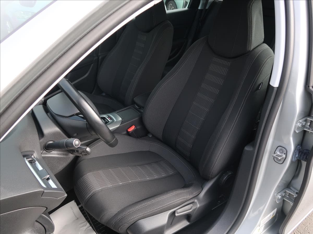 2016 Peugeot 308 - 10