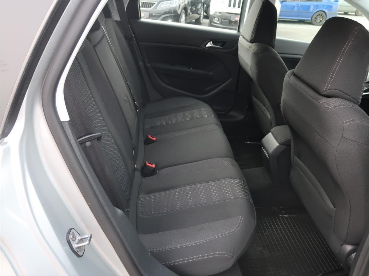 2016 Peugeot 308 - 18