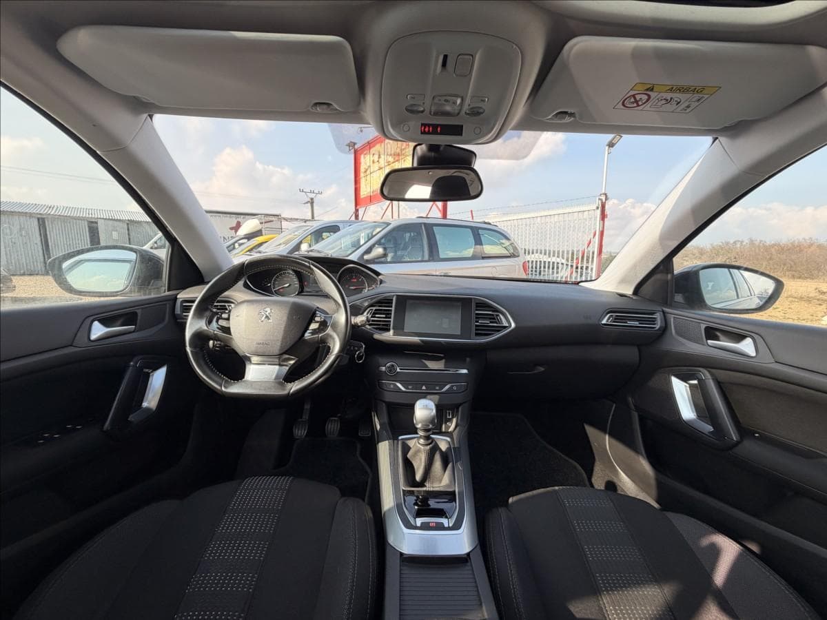 2015 Peugeot 308 - 16