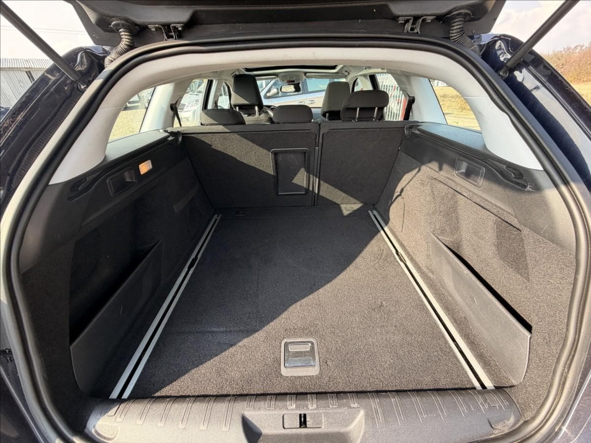 2015 Peugeot 308 - 19