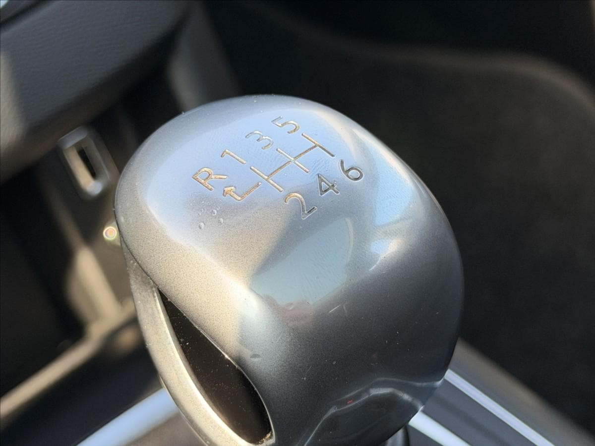 2015 Peugeot 308 - 11