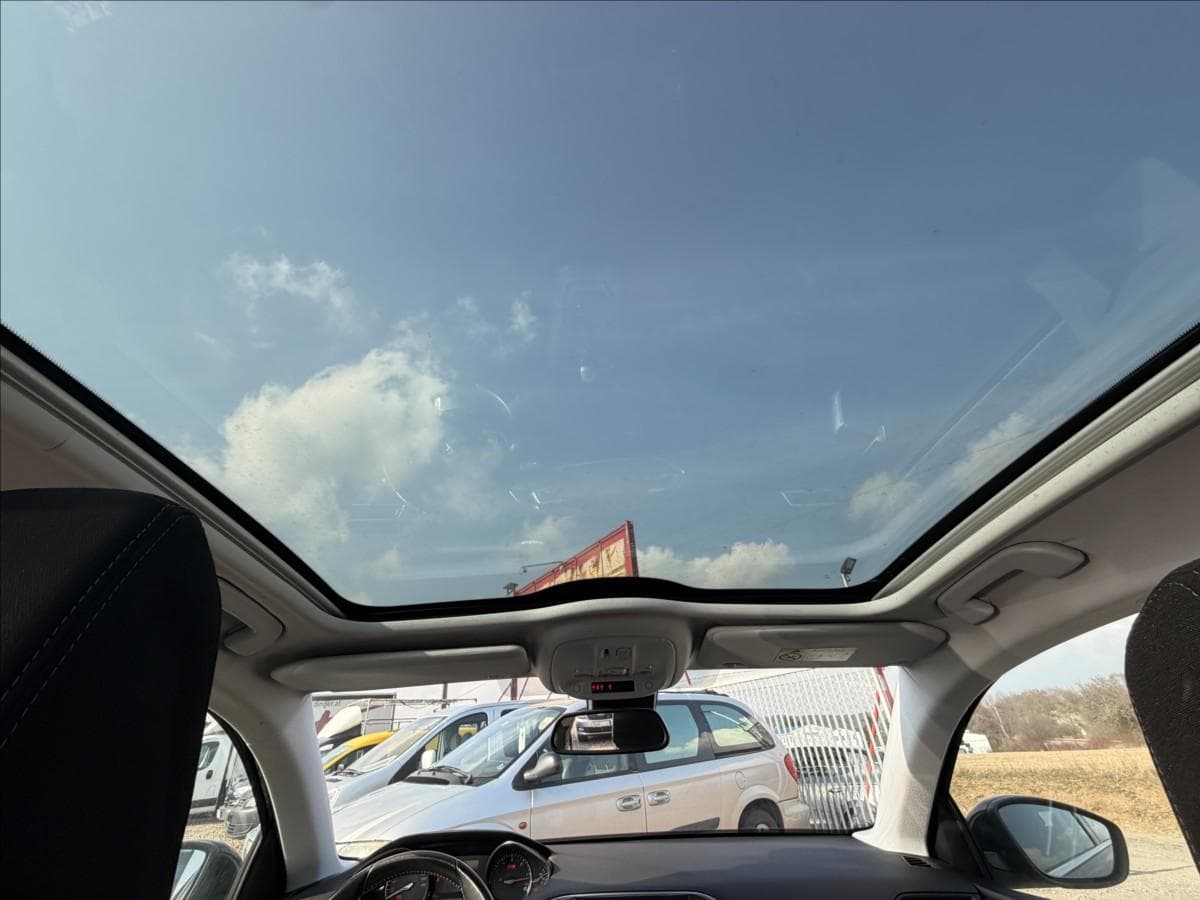 2015 Peugeot 308 - 15