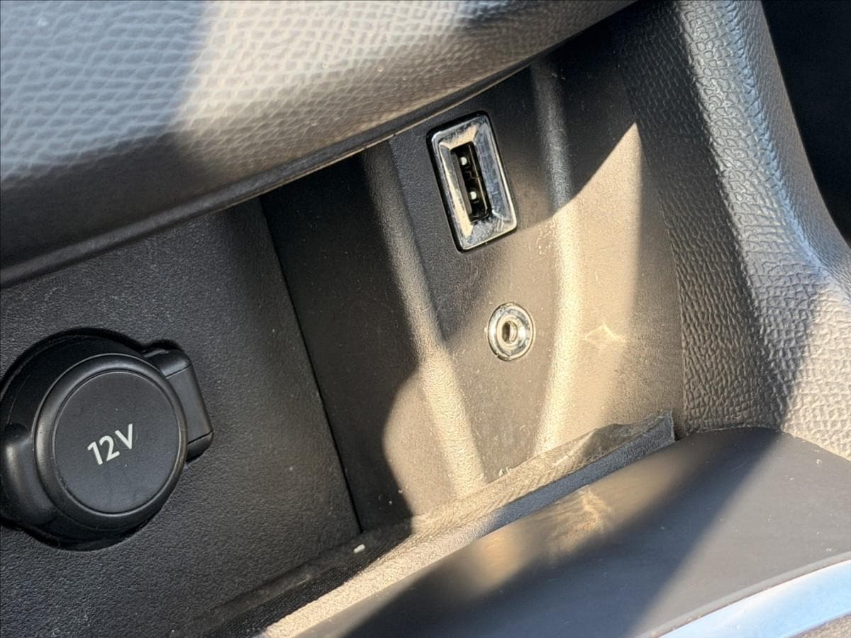 2015 Peugeot 308 - 13