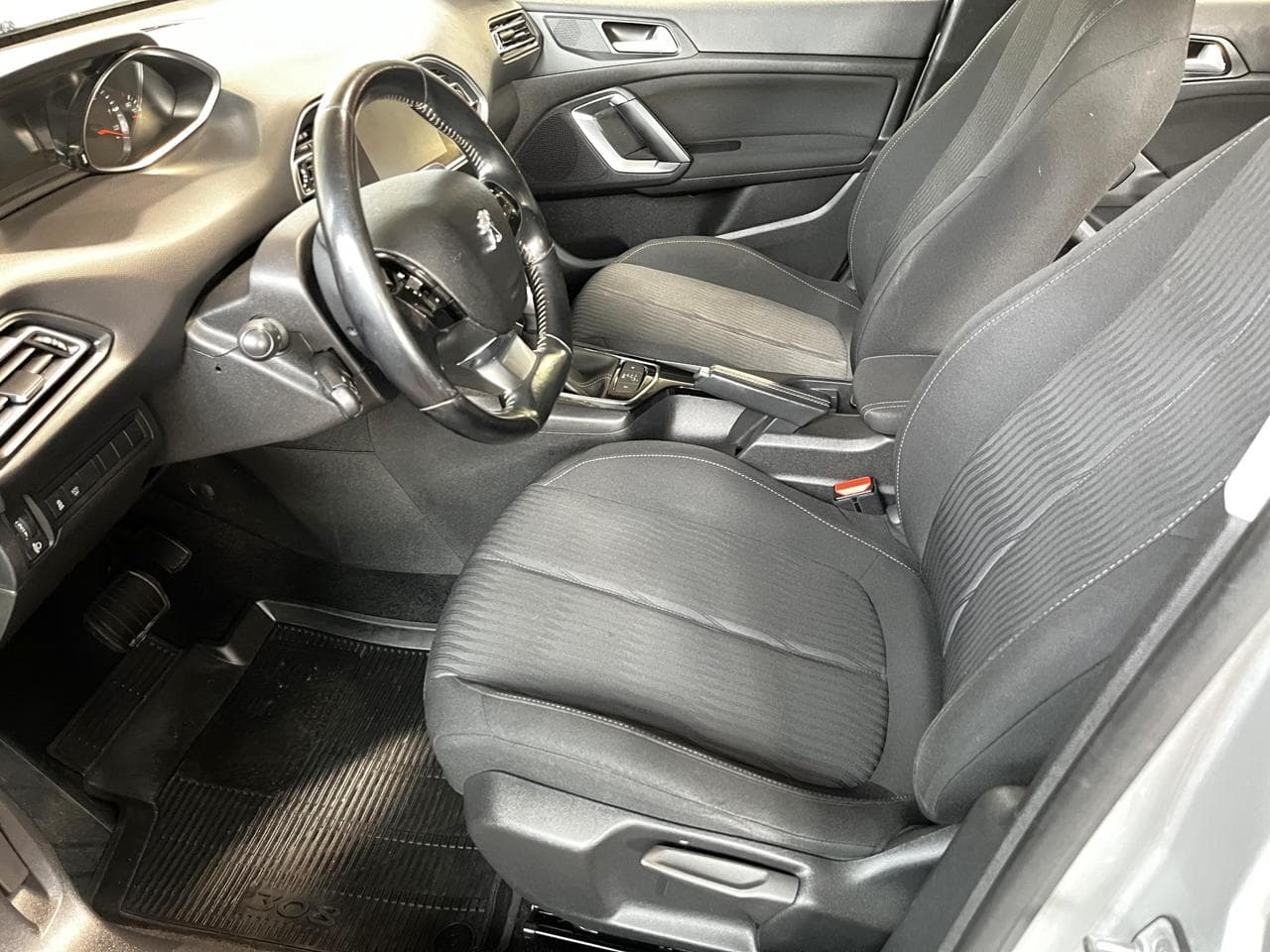 2017 Peugeot 308 - 9