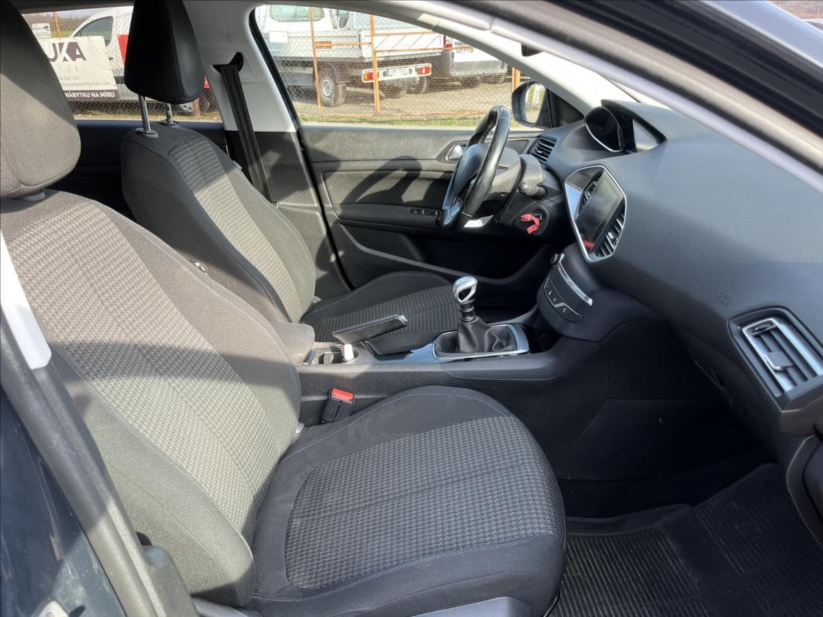 2018 Peugeot 308 - 11