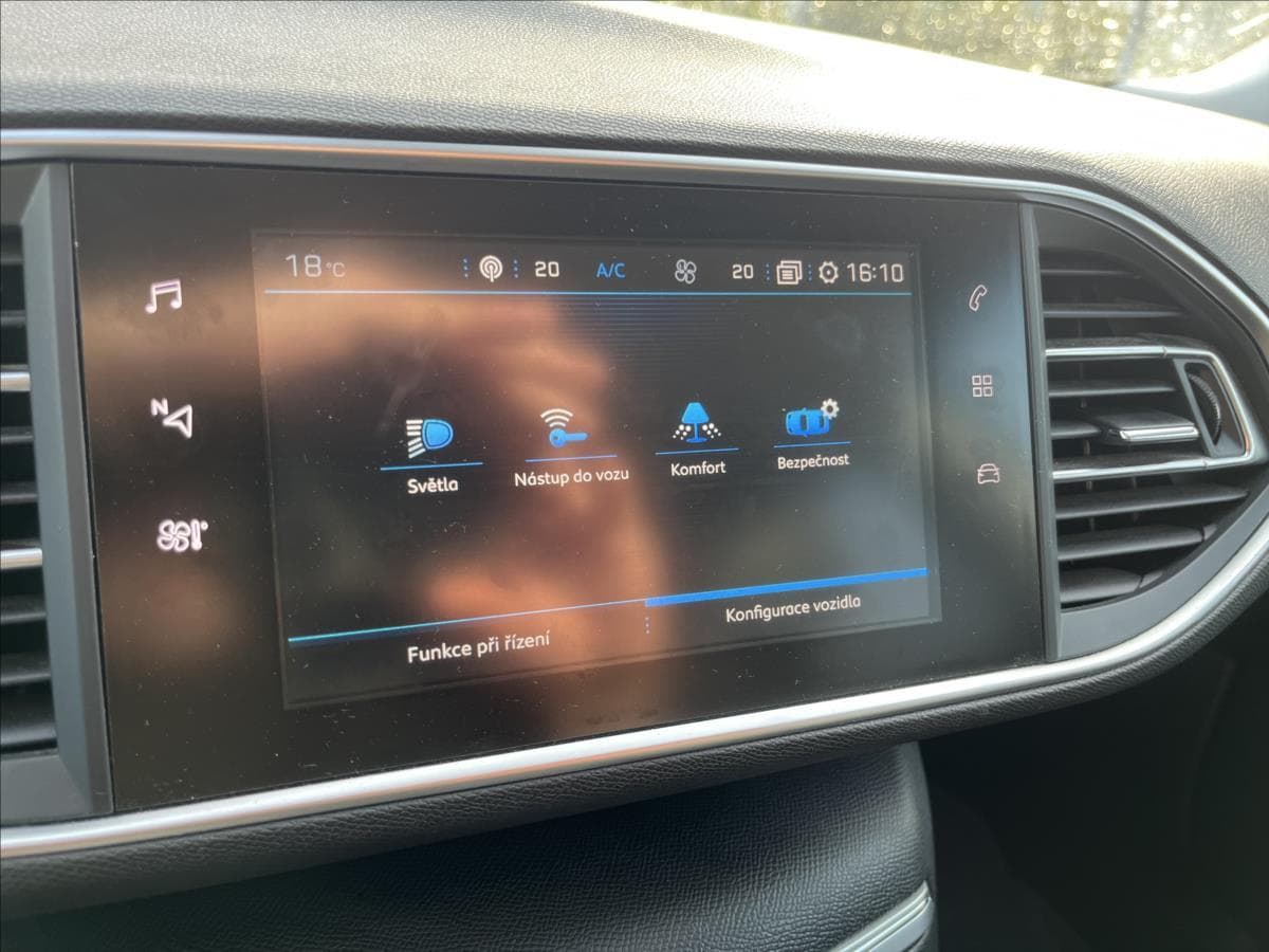 2018 Peugeot 308 - 18