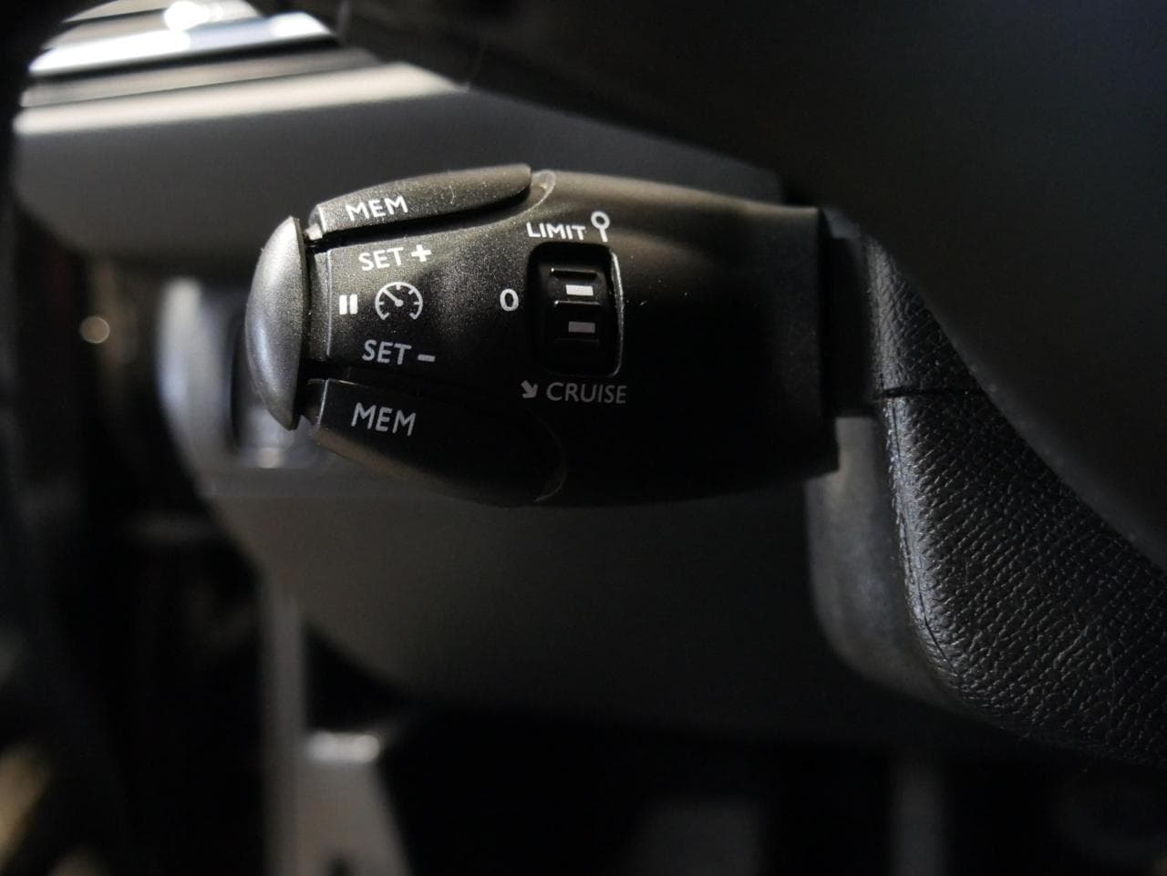 2016 Peugeot 308 - 13