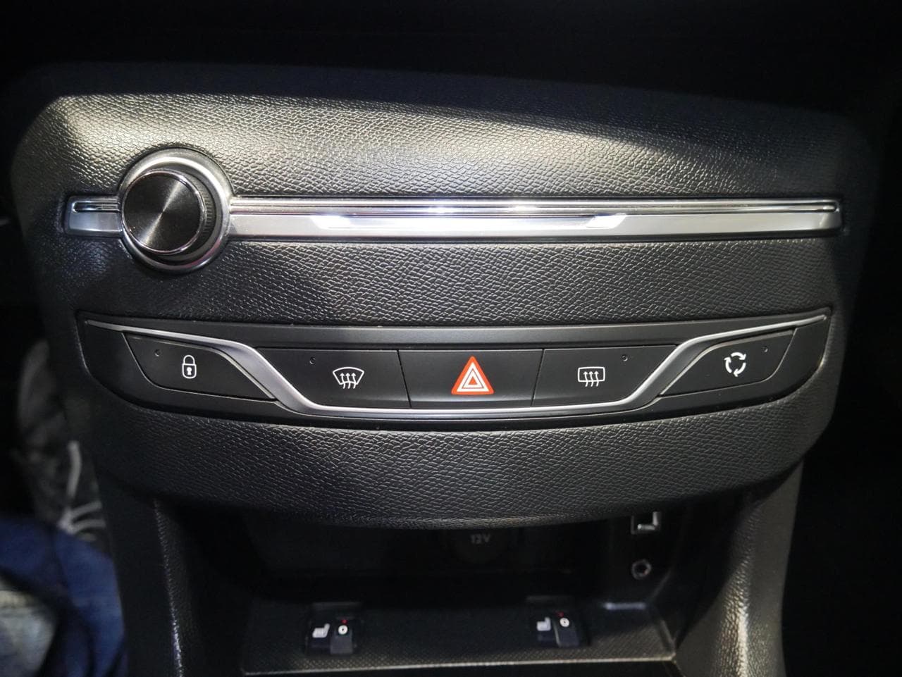 2016 Peugeot 308 - 16