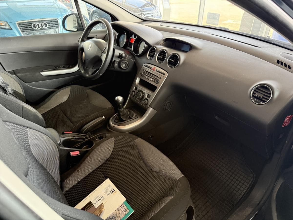 2012 Peugeot 308 - 8