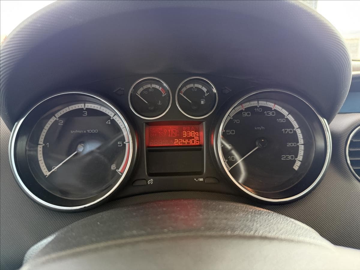 2012 Peugeot 308 - 11