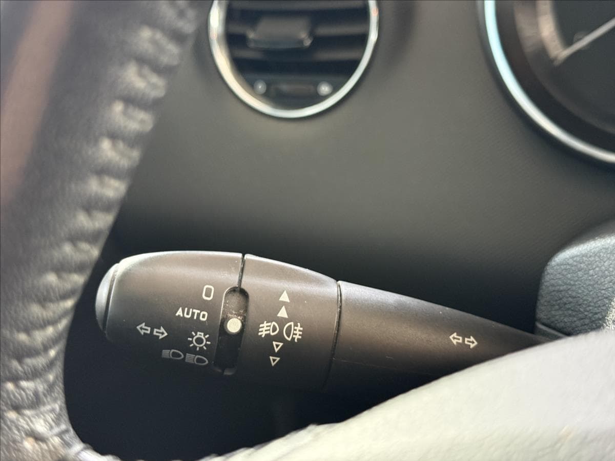 2012 Peugeot 308 - 13