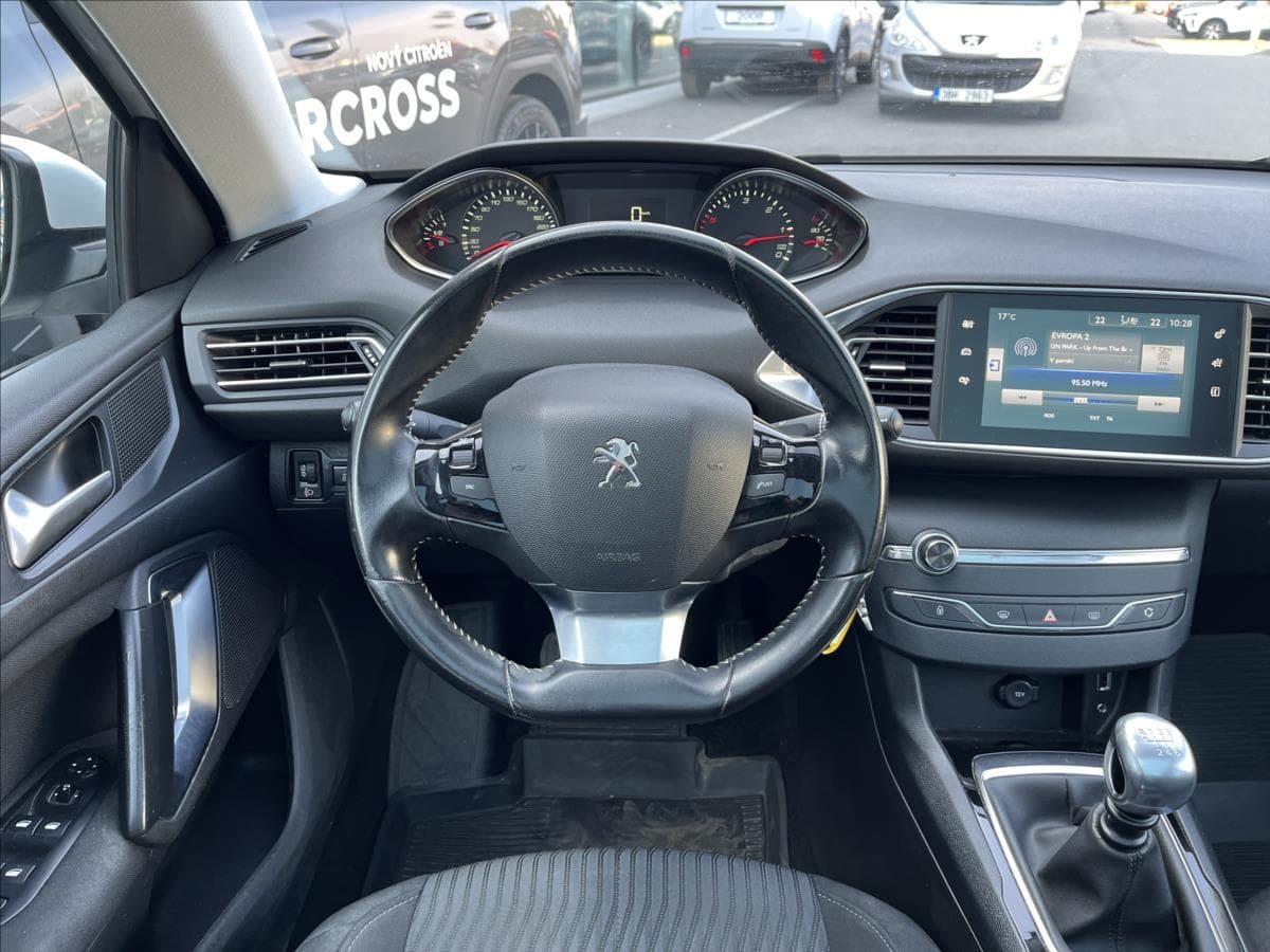 2016 Peugeot 308 - 11