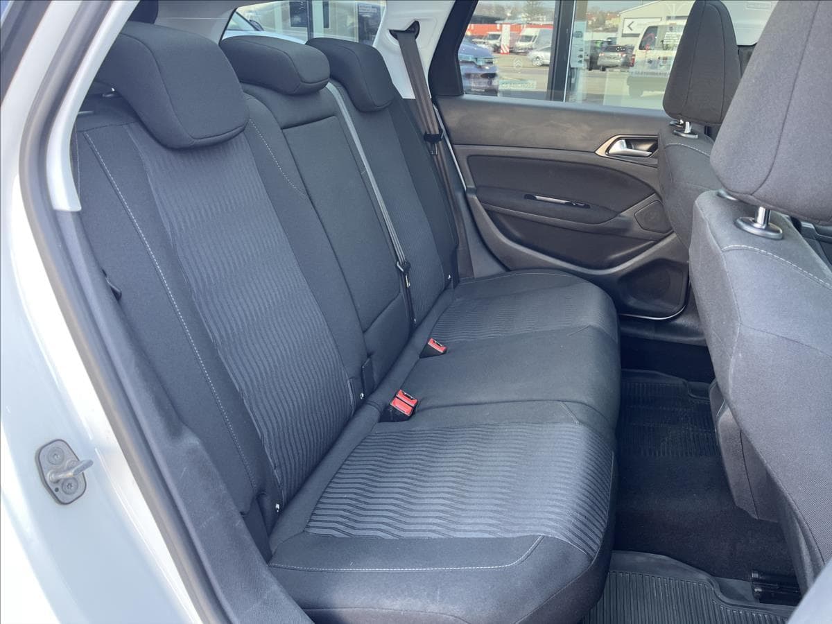 2016 Peugeot 308 - 17