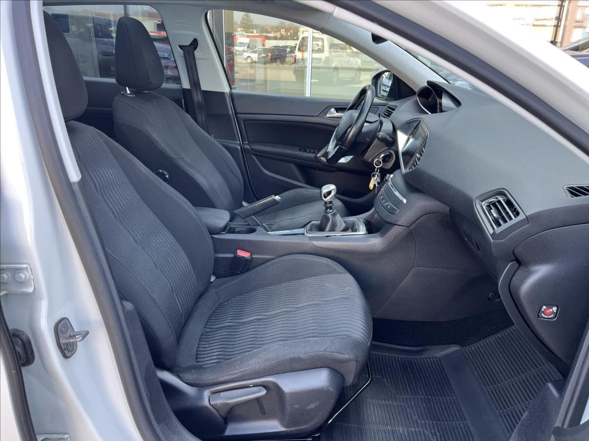 2016 Peugeot 308 - 16