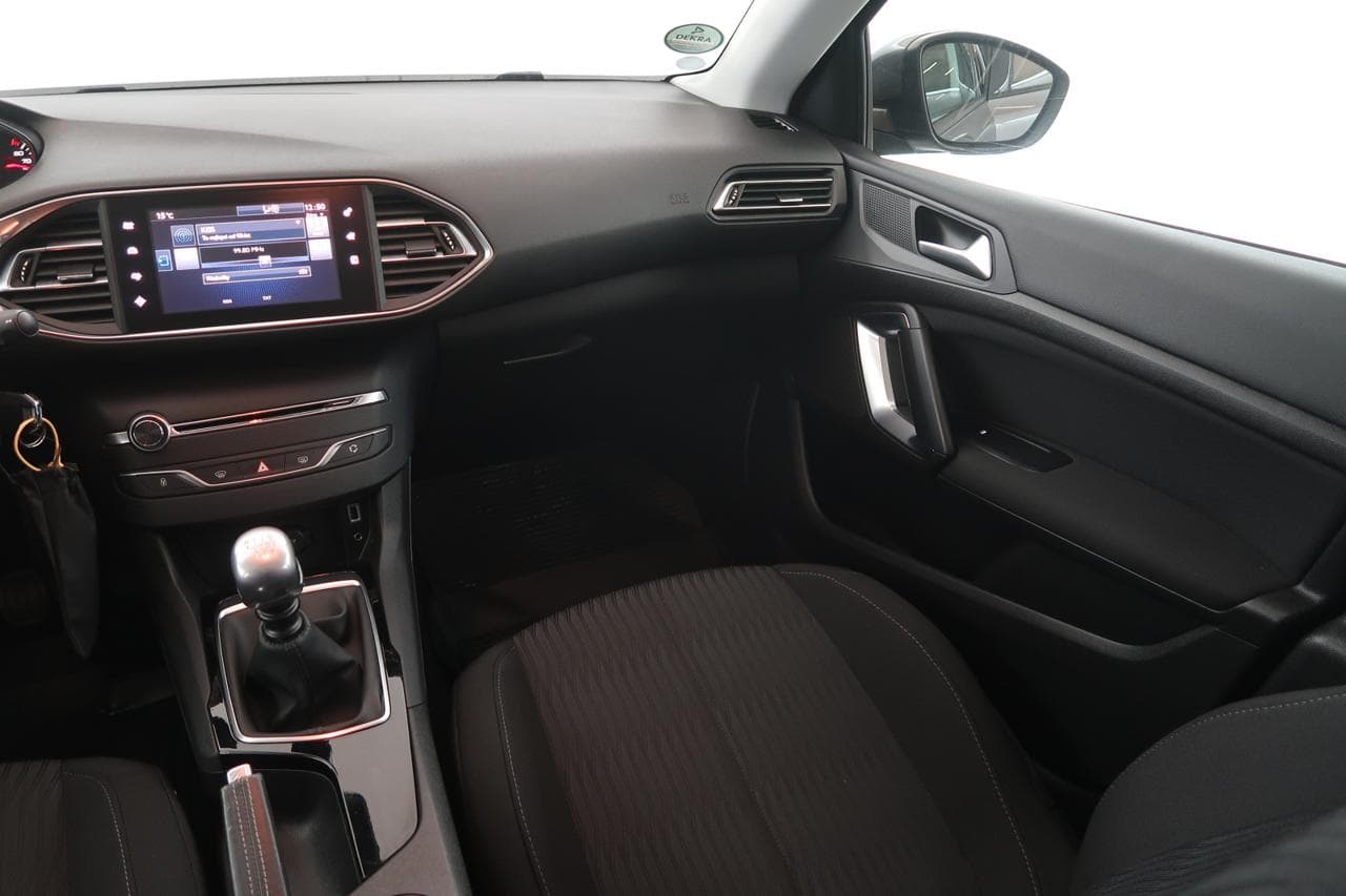 2016 Peugeot 308 - 11