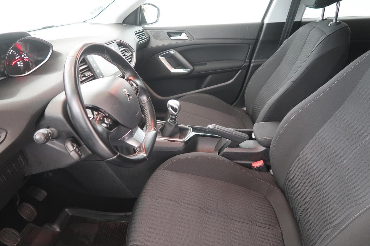 2016 Peugeot 308 - 16