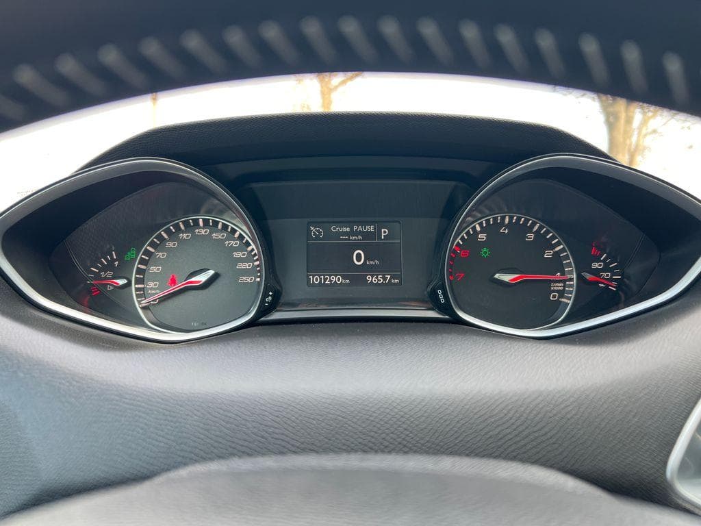 2016 Peugeot 308 - 10